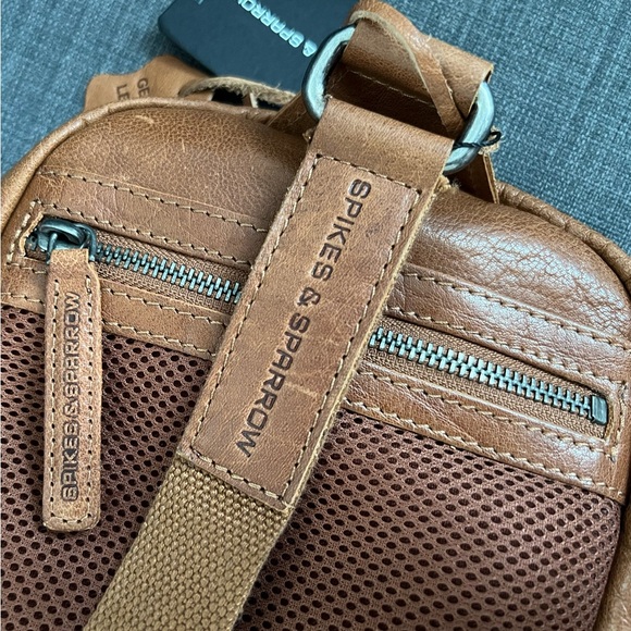 NWT JACK GEORGES INC UNISEX SLIM ZIPPERED CROSSBODY BAG LEATHER